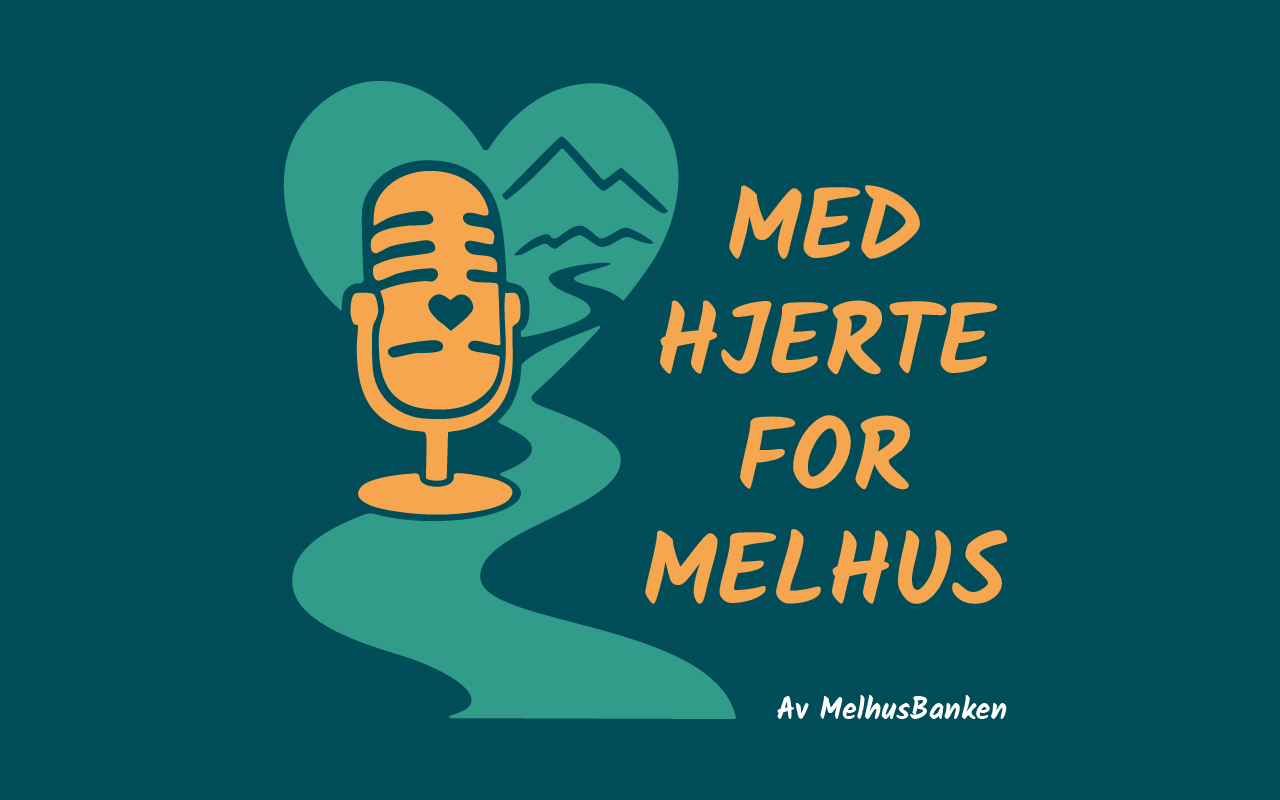 Logo med en podcast-mikrofon foran et hjerte og ei elv. "Med hjerte for Melhus, av MelhusBanken"