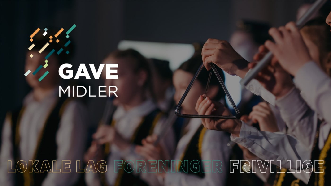 Bilde med liten dybdeskaprhet av et barnekorps som spillerl; "Gavemidler" "Lokale lag, foreninger, frivillige"